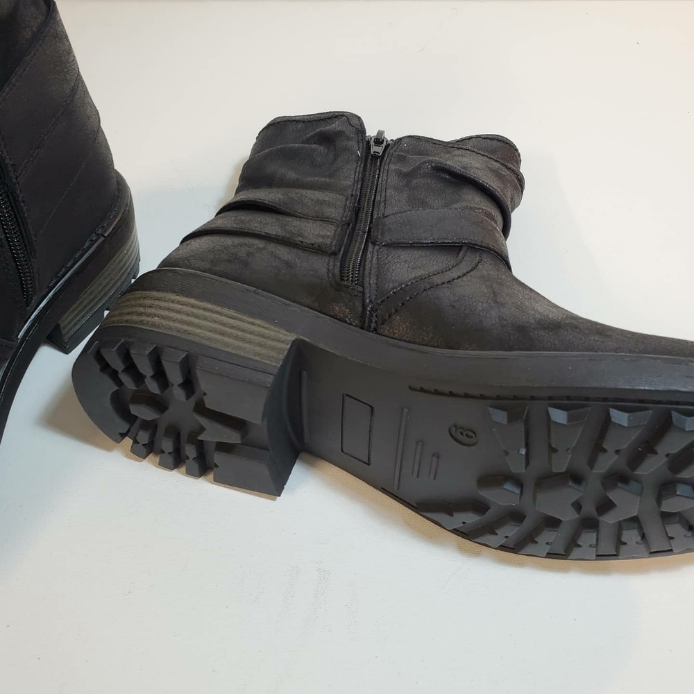 Women's Boots - Picture 4 of 8